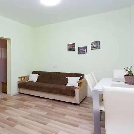 In The Center Kirova 6 *